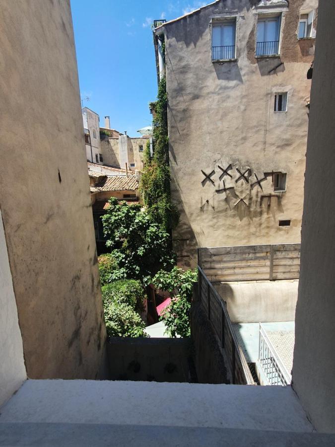 شقة آيكس أومبروفينس  في Studio Climatise Hyper Centre Aix En Provence المظهر الخارجي الصورة